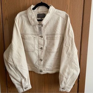 Torrid Cream Denim Short Jacket, buttons on front and at sleeve, size 3, NWT